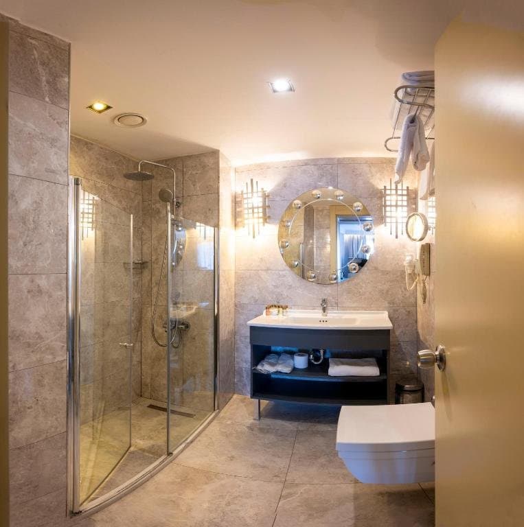 Taksim Hill Hotel — Bathroom
