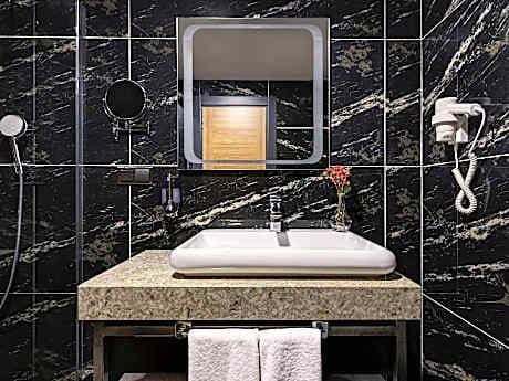 MOVENPICK TRABZON — Bathroom