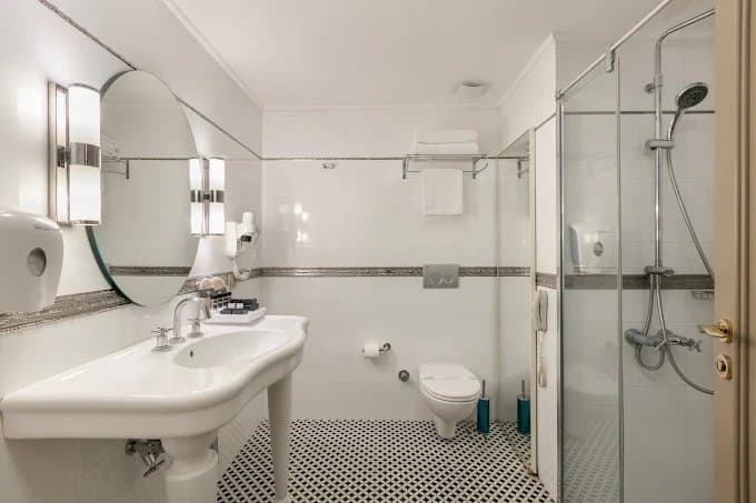 Reo hotel konyaalti — Bathroom